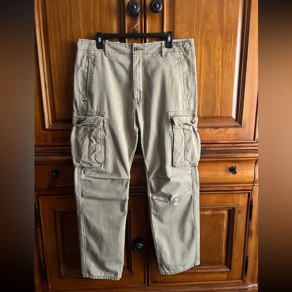Levi’s beige cargo pants men’s size 34”